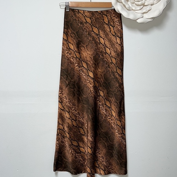 ANDAMANE BELLA PITON SNAKE PRINT MIDI SKIRT - Picture 6 of 10